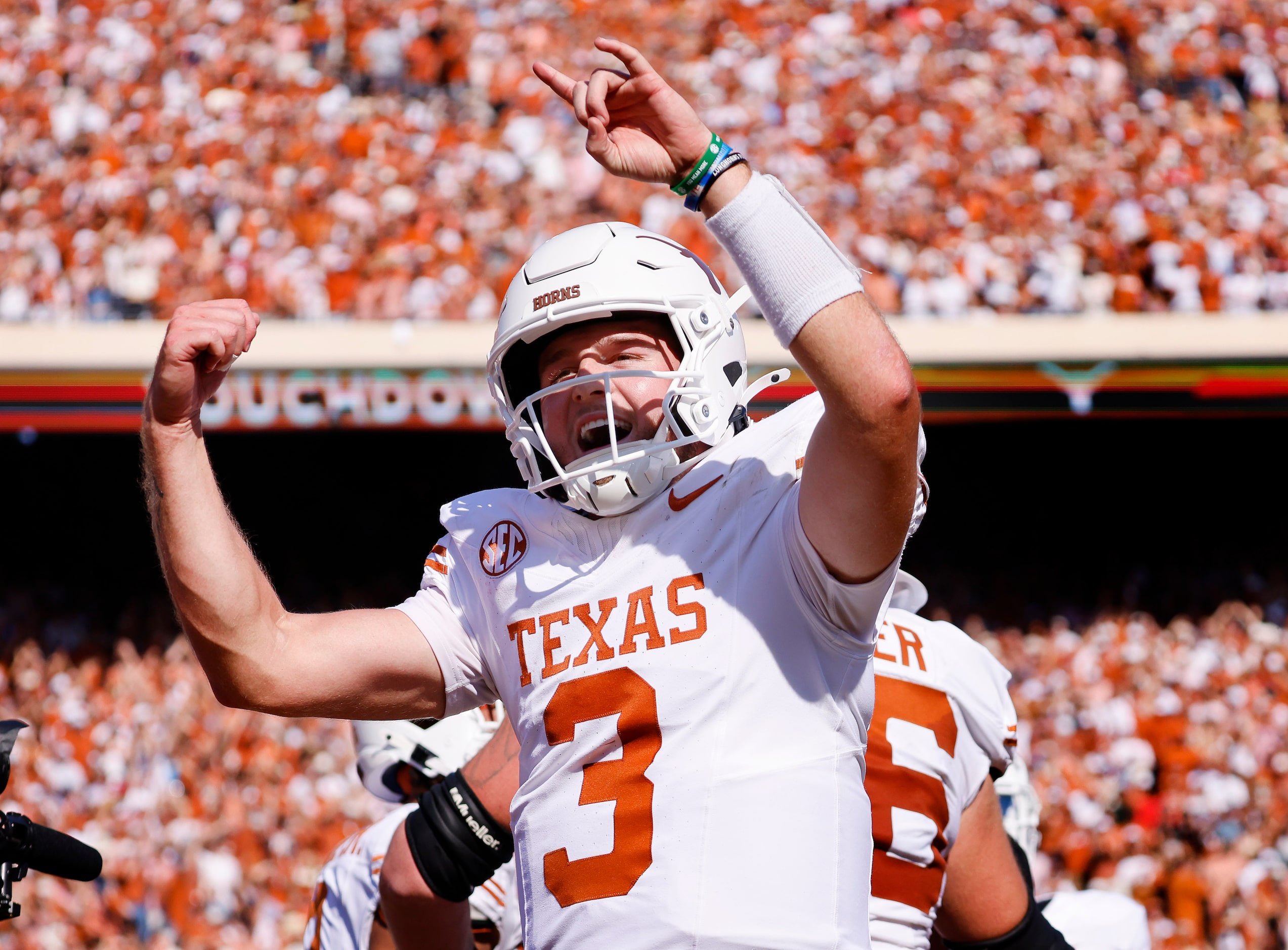 Texas Longhorns quarterback Quinn Ewers (3) is fired up as he celebrates tight end Gunnar...