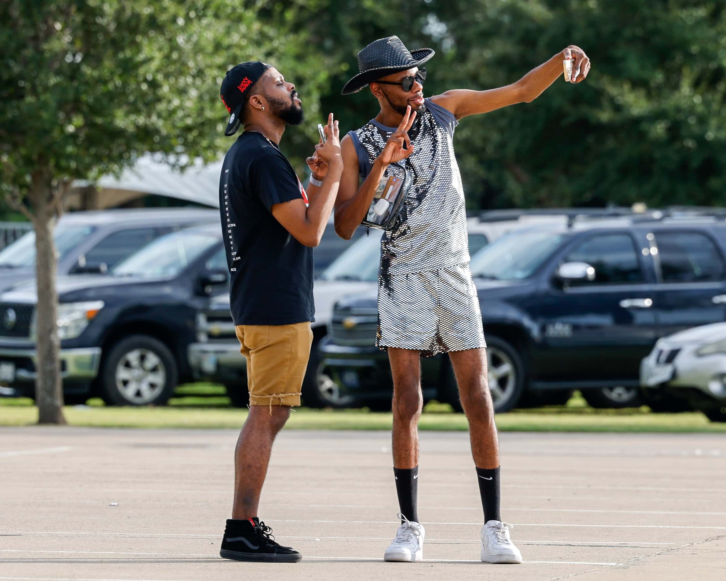Tyshell Dashawn (left) and Quentin Holt take a selfie before Beyoncé’s Renaissance World...