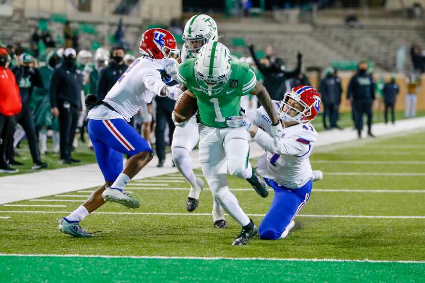 North Texas Mean Green wide receiver Jaelon Darden (1) catches a pass and runs in for a...