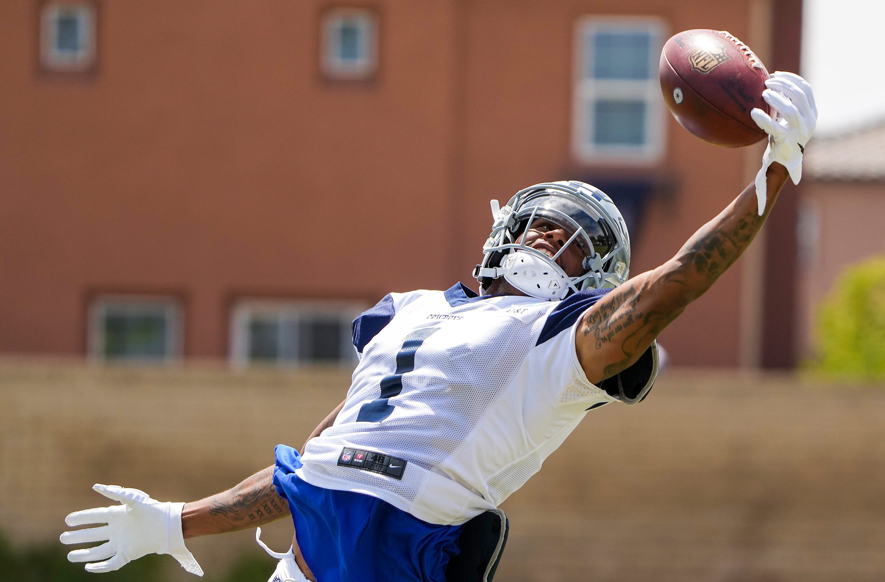 Dallas Cowboys wide receiver Cedrick Wilson (1) makes a one-handed catch during a practice...