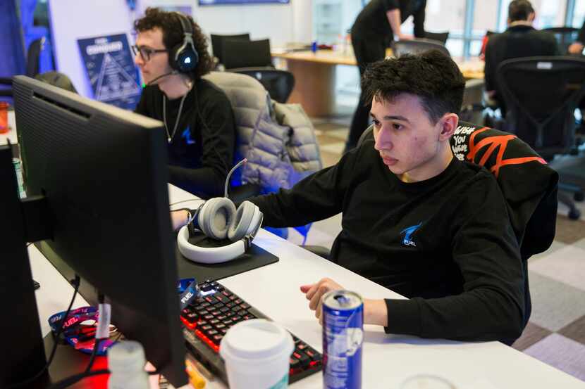 Dallas Fuel tank player Ash "Trill" Powell practices on Wednesday, January 29, 2020 at Envy...