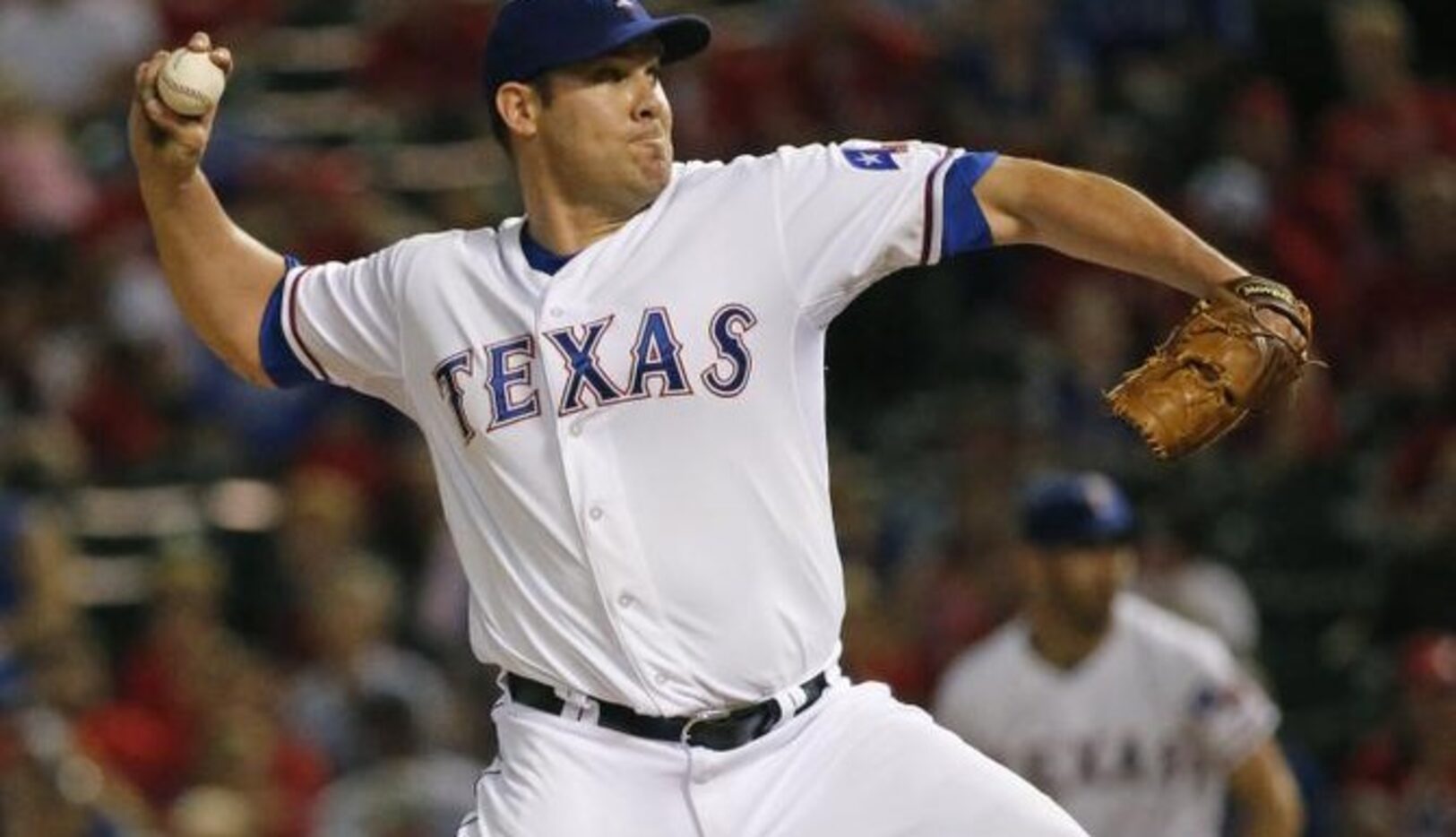 Colby Lewis firmó un contrato por un año y $4millones de dólares. (DMN/LOUIS DeLUCA)
