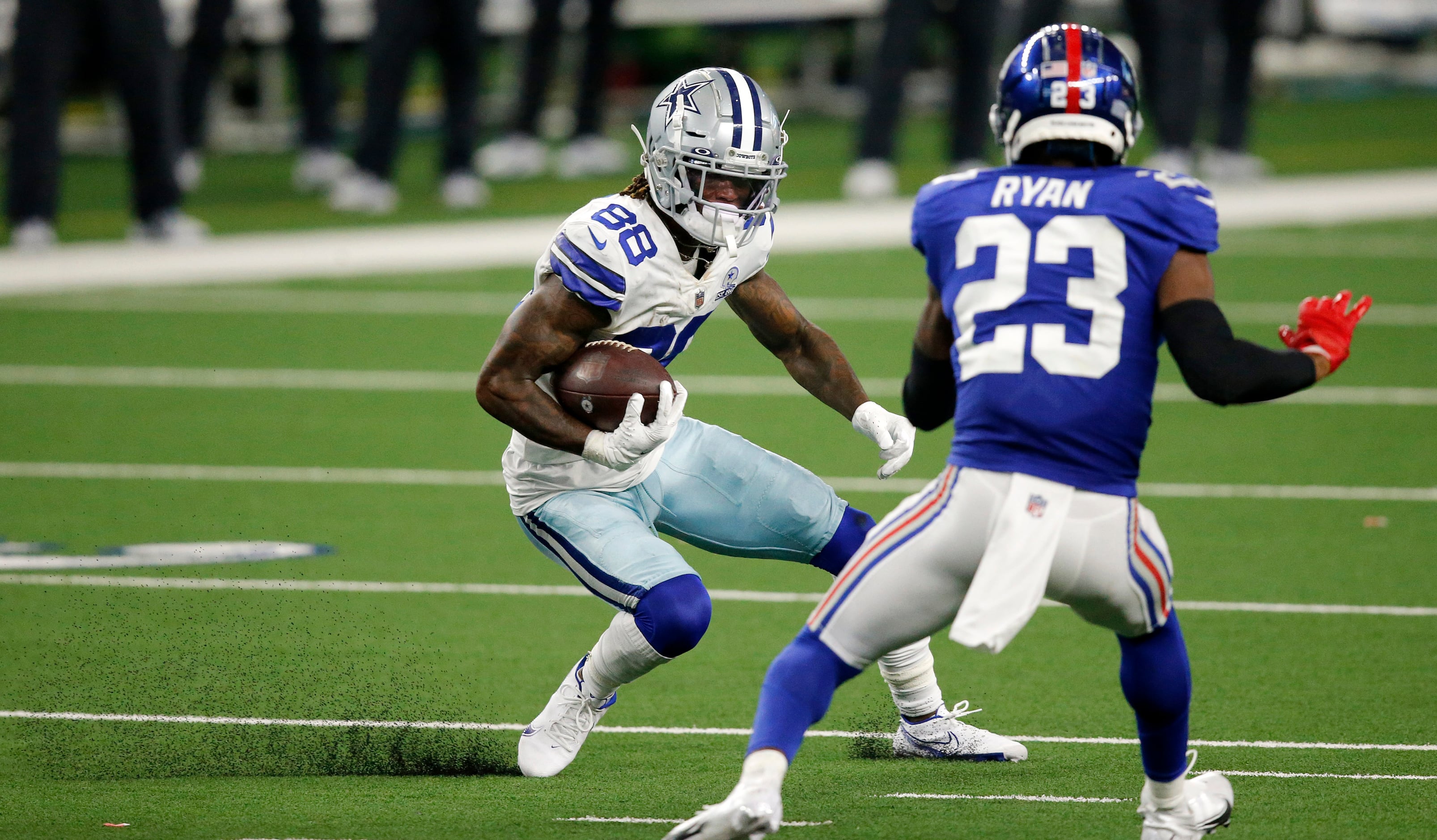 Bob Hayes of the Dallas Cowboys runs a pass rout during an NFL