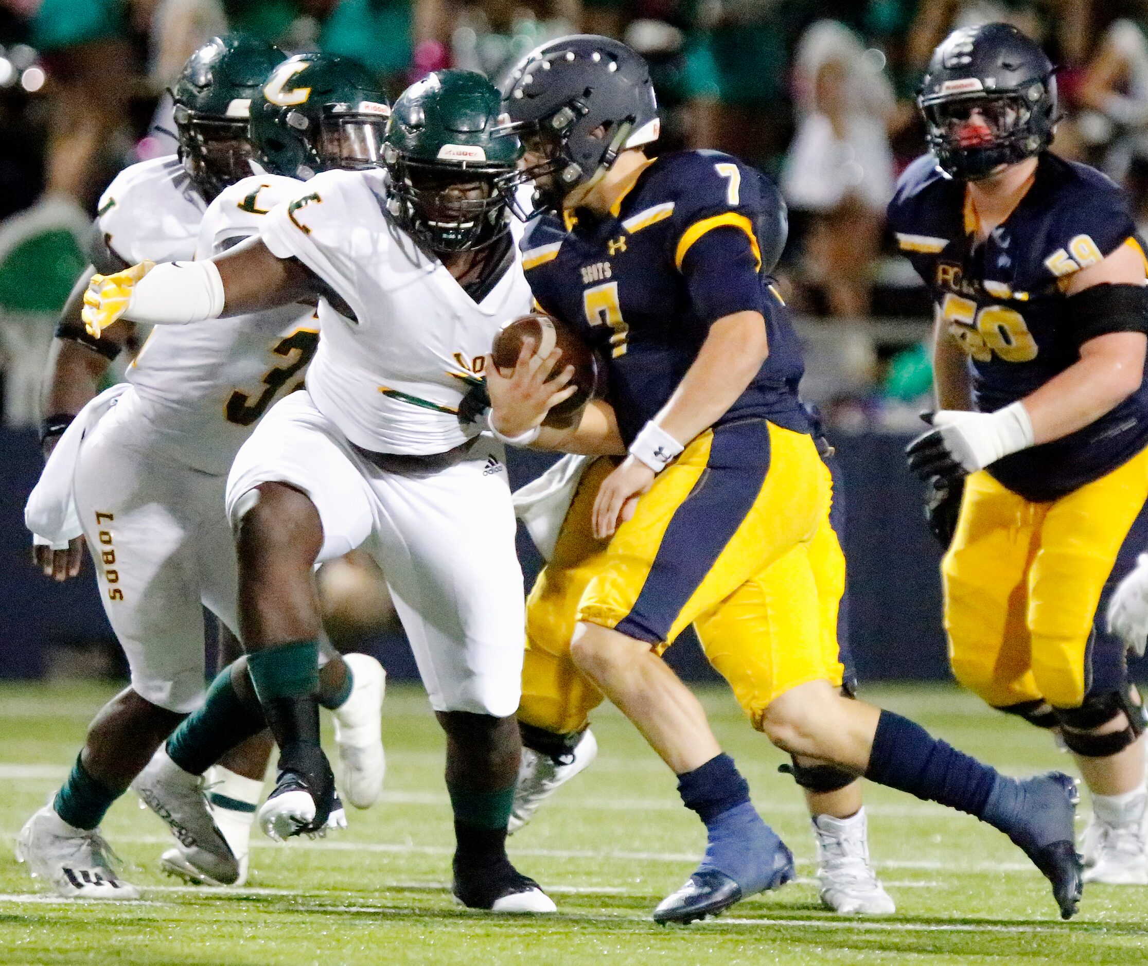 Highland Park High School quarterback Brennan Storer (7) runs with the football during the...