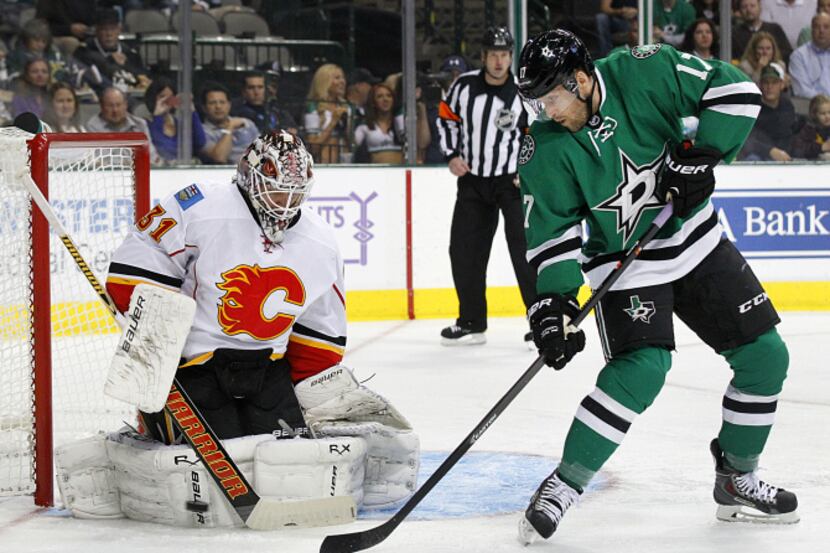 Anaheim Ducks goalie Jonas Hiller (1) blocks a shot by Dallas Stars center Derek Roy (11)...