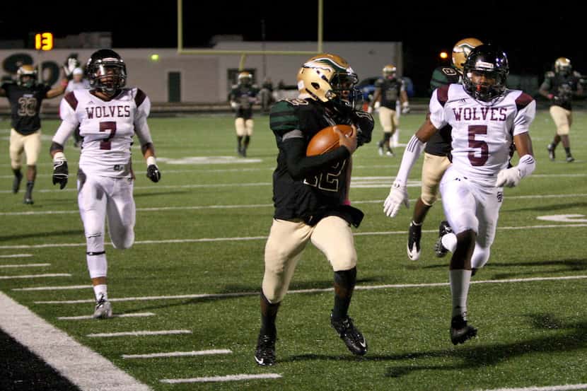 DeSoto Eagles quarterback Desmon White (12) rushes down the sideline for a touchdown in the...