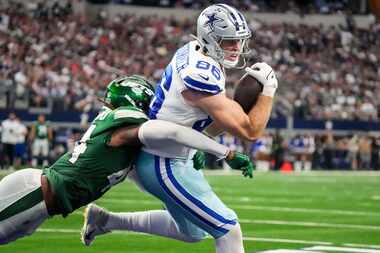 Dallas Cowboys tight end Luke Schoonmaker (86) scores past New York Jets linebacker Jamien...