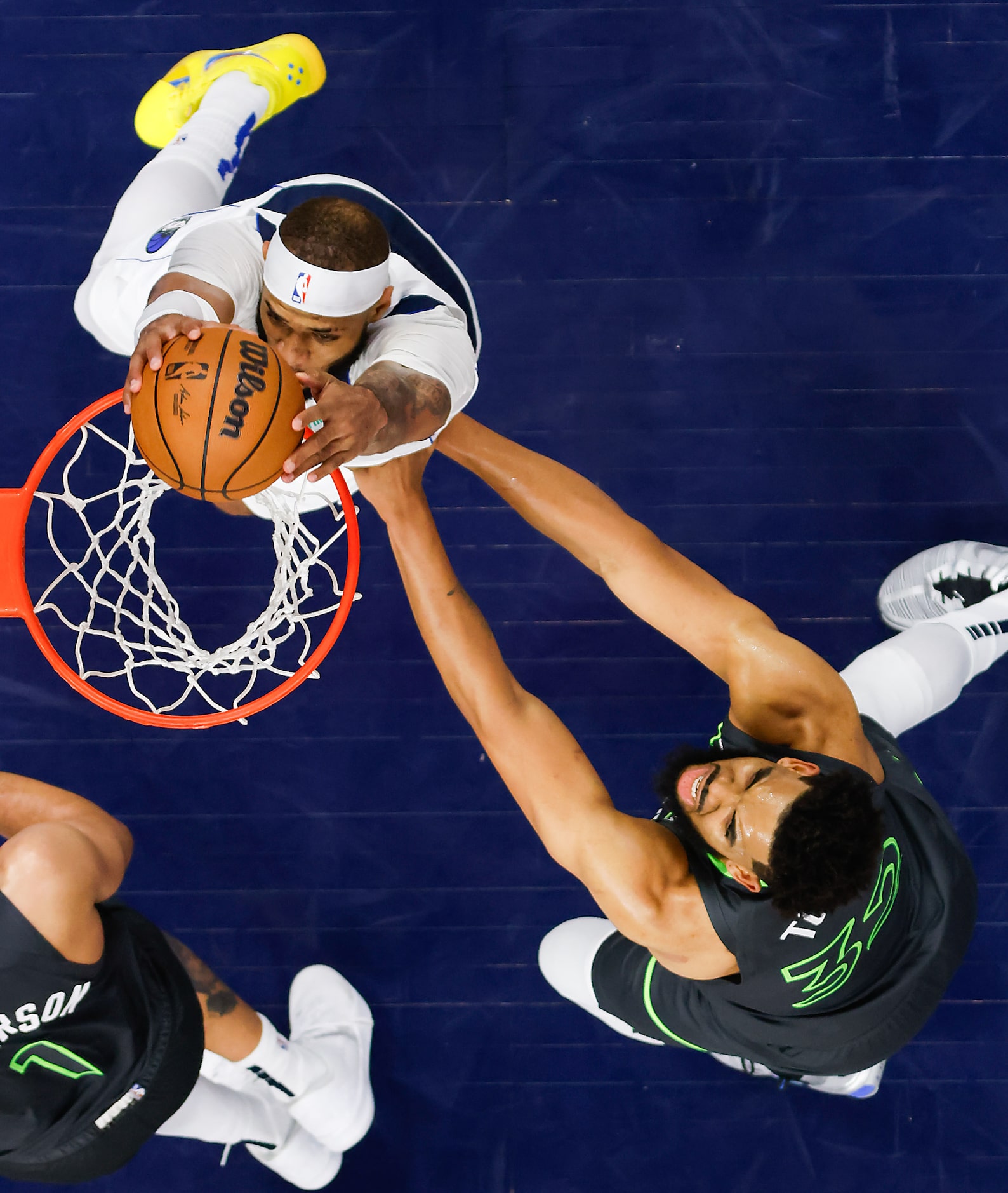 Dallas Mavericks center Daniel Gafford (21) dunks the ball over Minnesota Timberwolves...