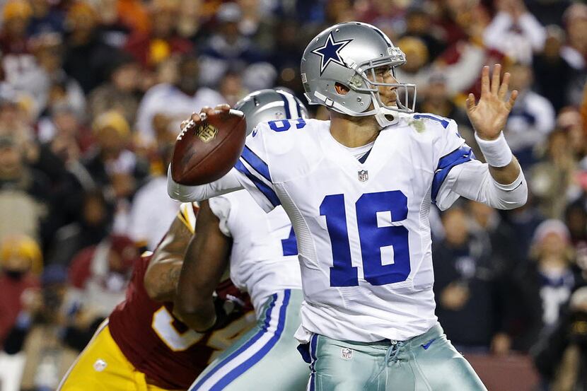Dec 7, 2015; Landover, MD, USA; Dallas Cowboys quarterback Matt Cassel (16) throws the ball...