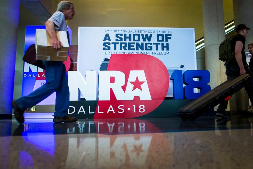 La convención del NRA está abierta al público en el Centro de Convenciones Kay Bailey...