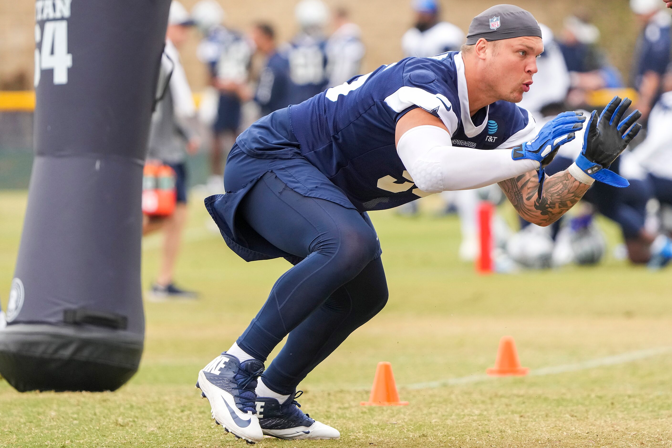 Dallas Cowboys defensive end Brent Urban (95) runs a drill during a practice at training...