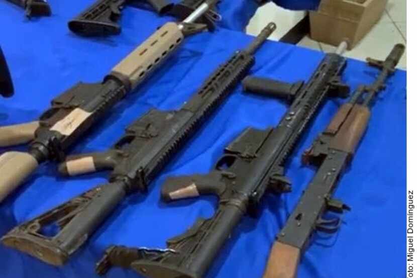 Armas confiscadas a delincuentes durante un operativo en El Barrio Tepito, en la Ciudad de...