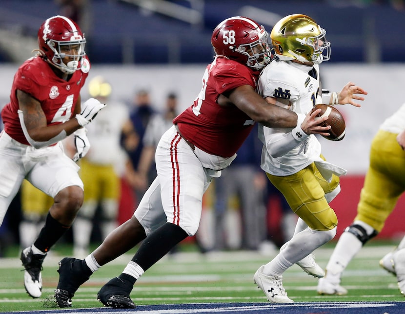 Alabama Crimson Tide defensive lineman Christian Barmore (58) sacks Notre Dame Fighting...