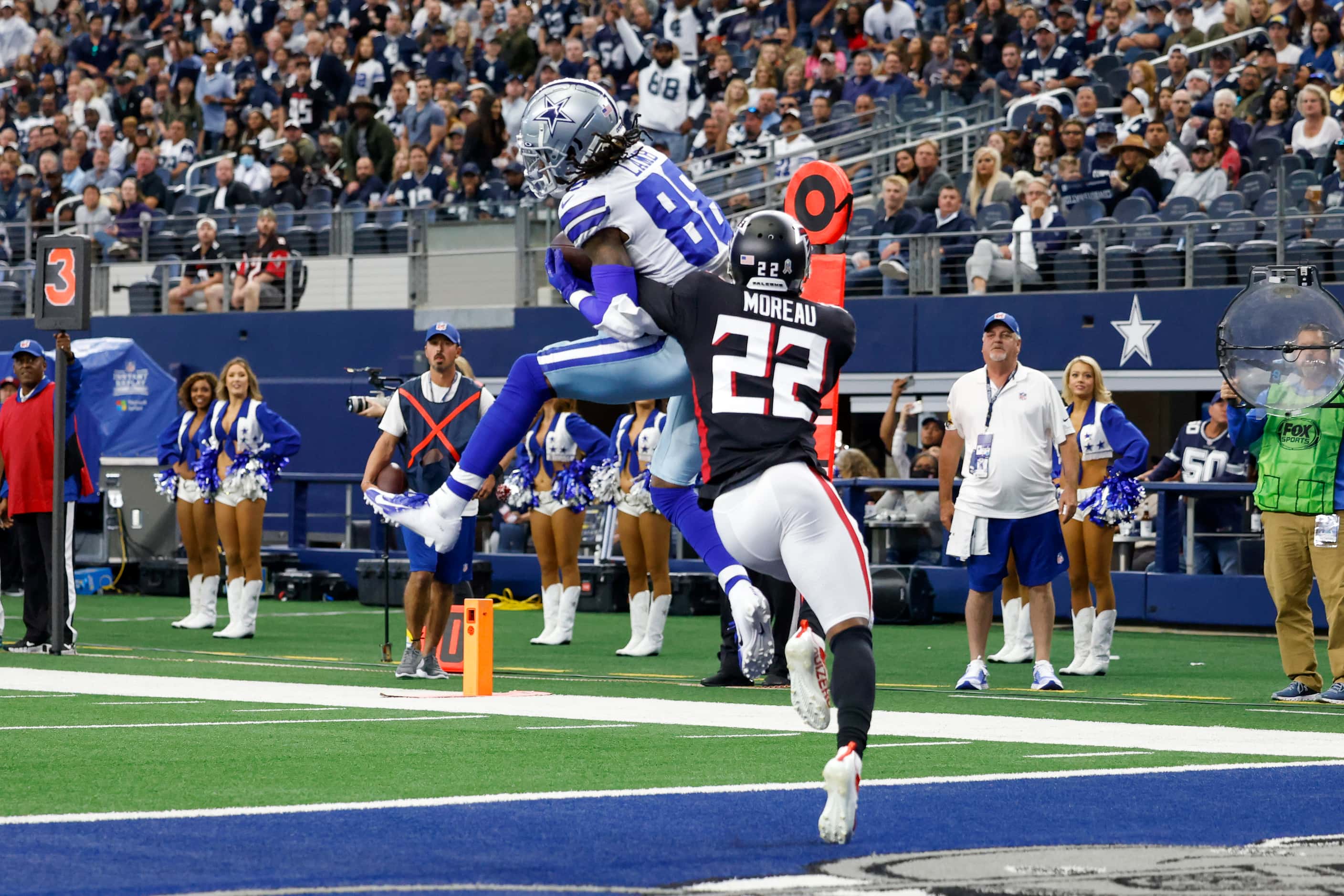Dallas Cowboys wide receiver CeeDee Lamb (88) catches a touchdown pass from Dallas Cowboys...
