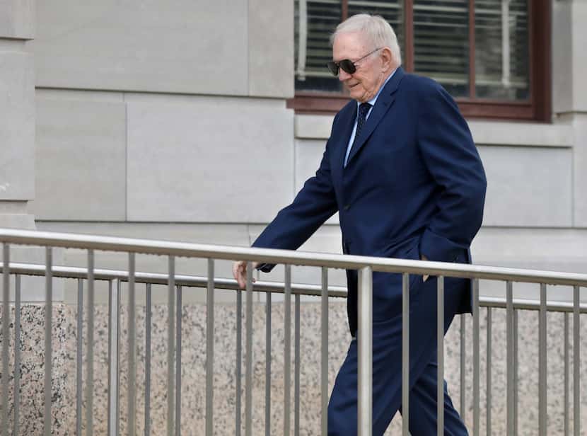 Dallas Cowboys owner Jerry Jones walks into the federal courthouse in Texarkana, TX, on Jul...