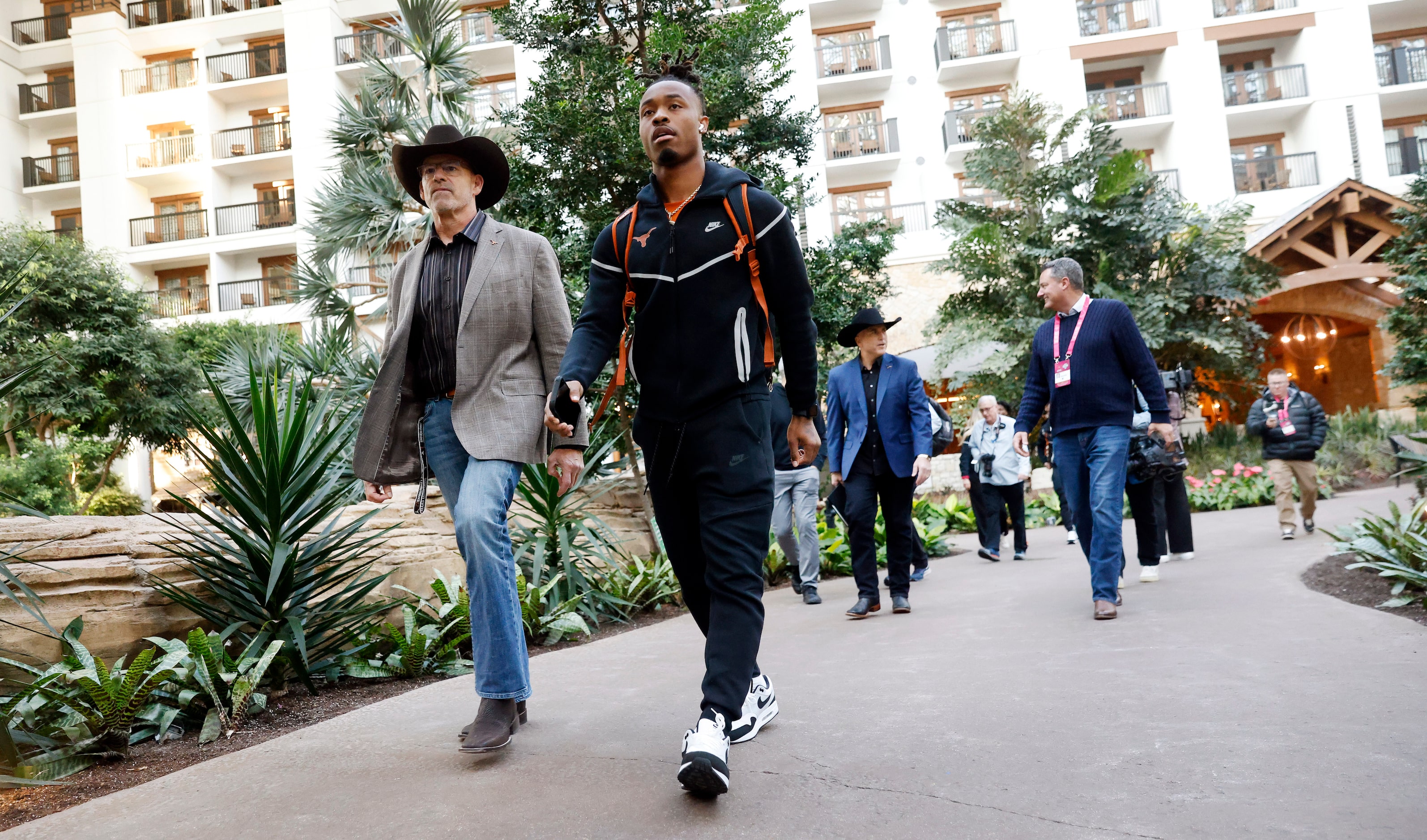 Texas Longhorns defensive back Jahdae Barron (right) and defensive coordinator Pete...