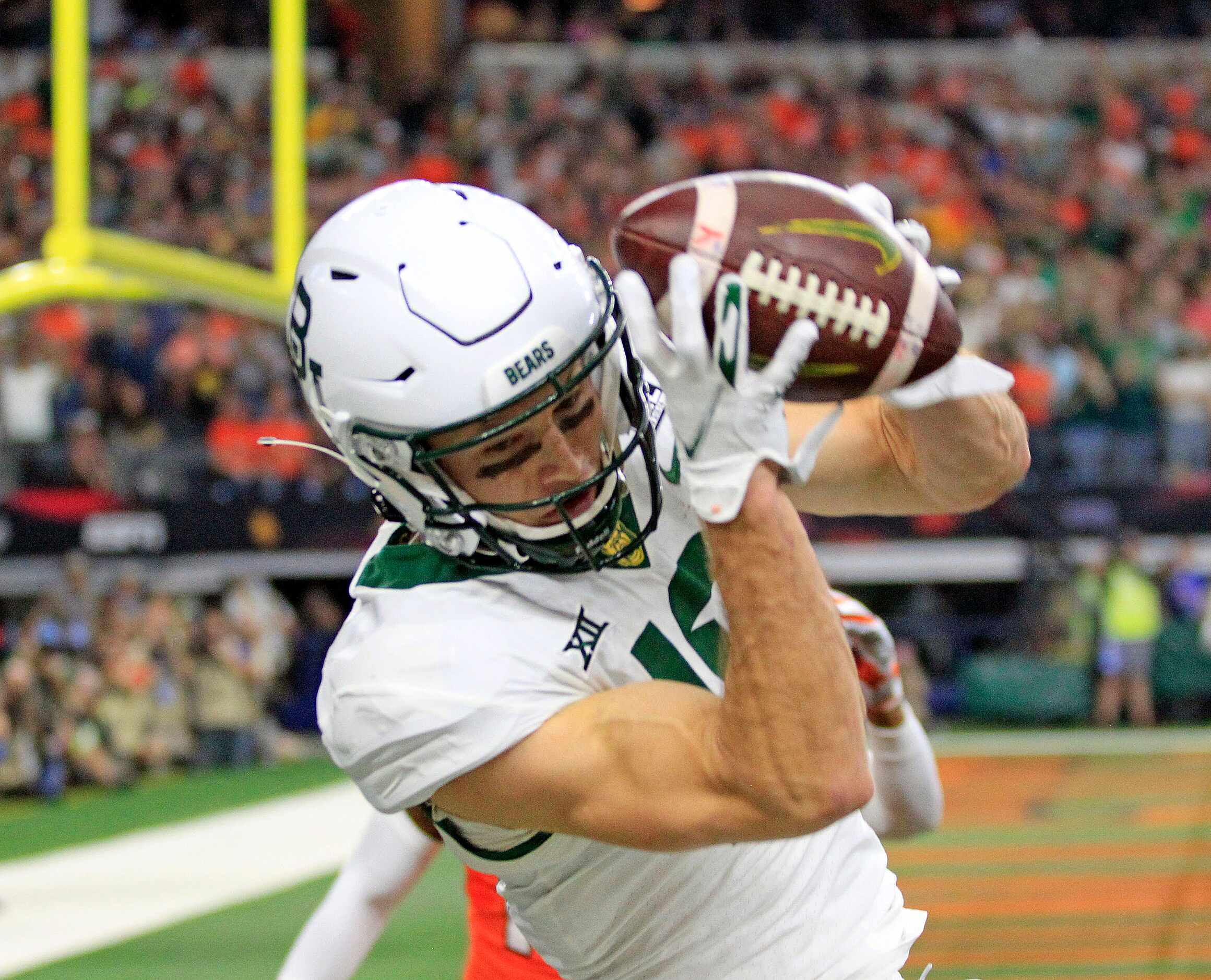 Baylor Bears wide receiver Drew Estrada (18) gathers in a touchdown pass during first half...