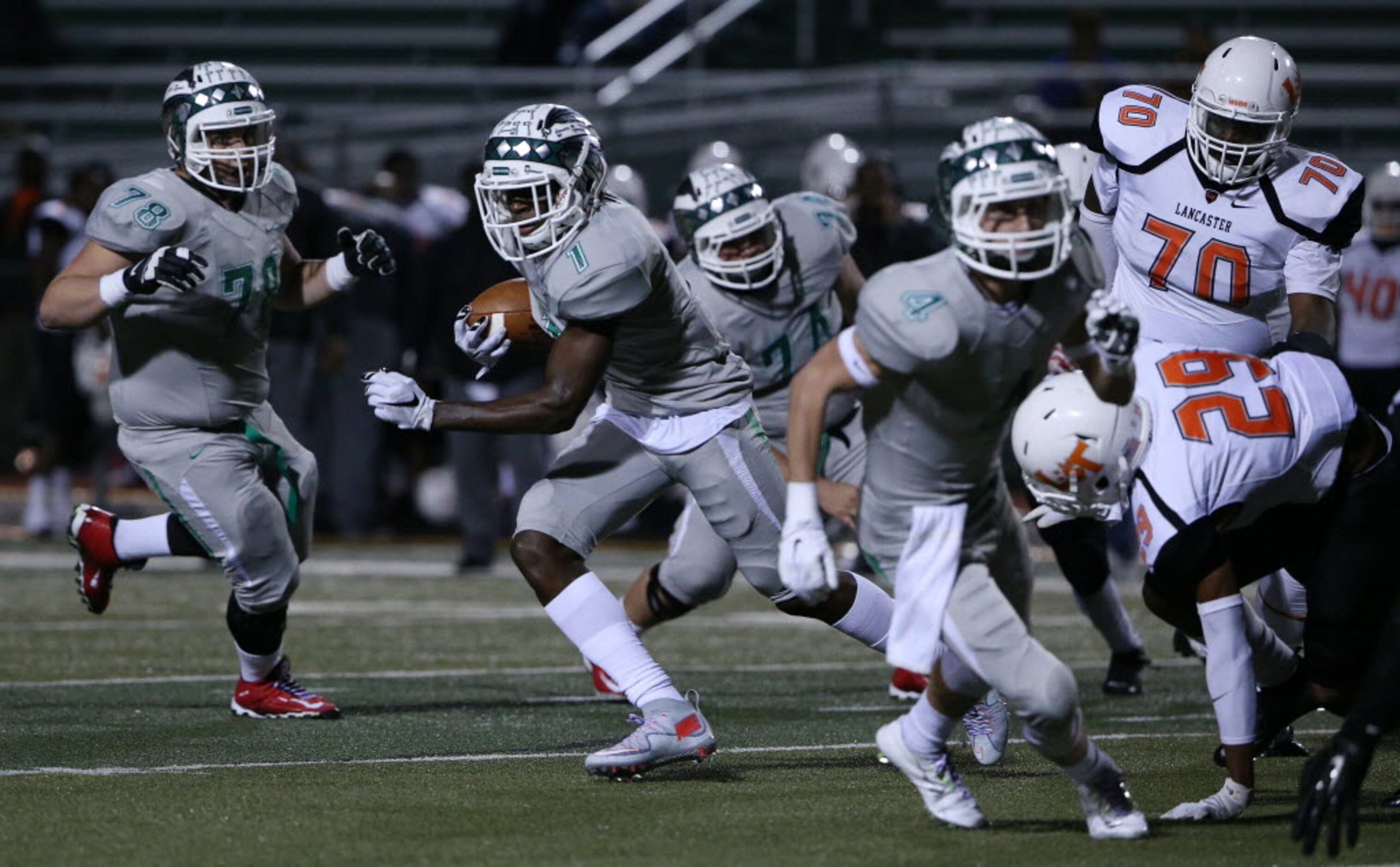 Waxahachie wide receiver Jalen Reagor (1) scores a receiving touchdown on a third down and...