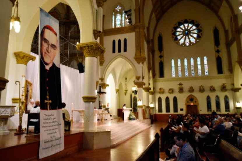 Más de 300 personas asistieron a la misa conmemorativa del natalicio de monseñor Oscar Romero.
