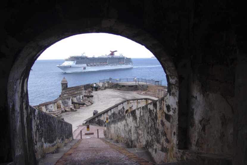 La bahía de San Juan, una vista desde El Morro en el Viejo San Juan, Puerto Rico.