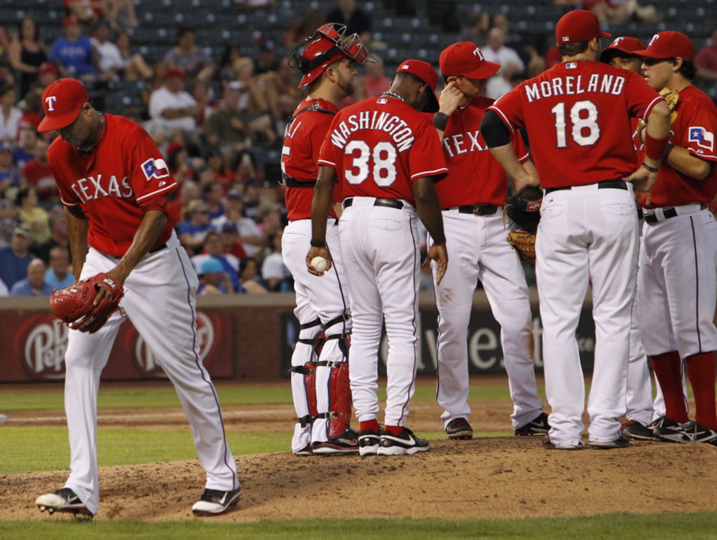 Rangers' Elvis Andrus exits game vs. Royals with hamstring