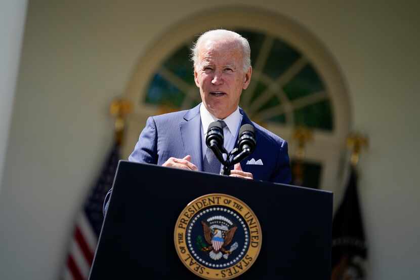 El presidente Joe Biden habla durante un evento en la Rosaleda de la Casa Blanca, el martes...