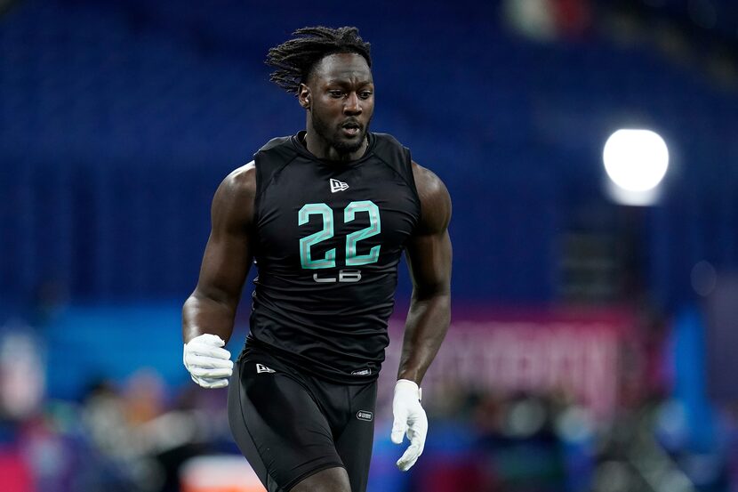 Utah linebacker Devin Lloyd (22) participates in a drill at the NFL football scouting...