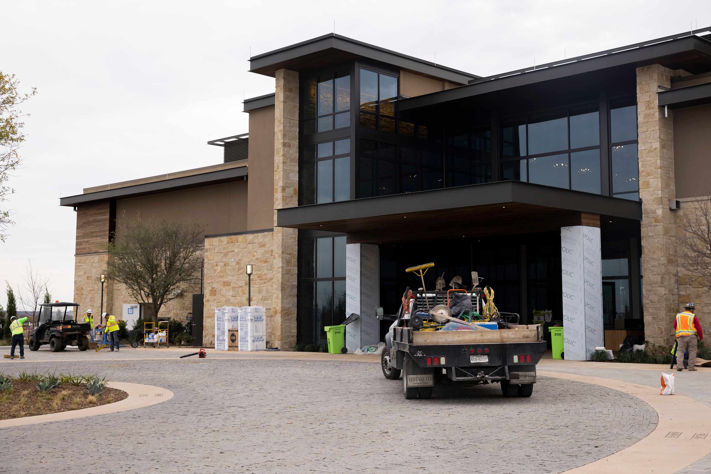 The resort's clubhouse gets finishing touches.