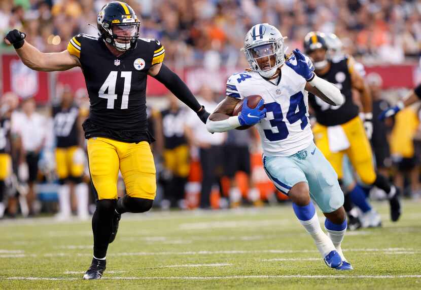 Dallas Cowboys running back Rico Dowdle (34) carries the ball against Pittsburgh Steelers...
