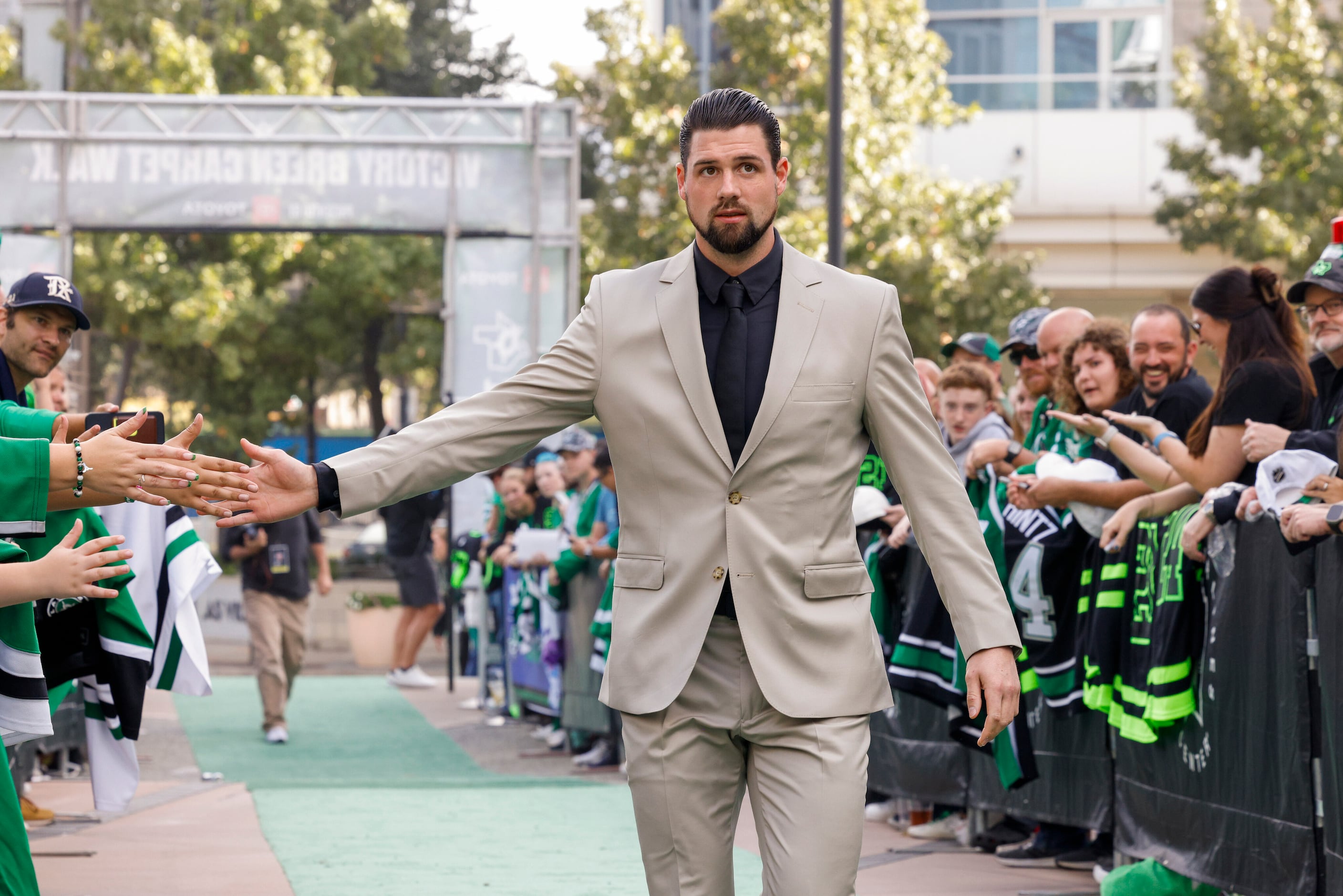 Off on the right skate See photos from Stars' opening night win