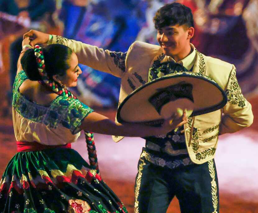 El show Lo Mejor de México en Fort Worth Stock Show & Rodeo se llevó a cabo el domingo 15 de...