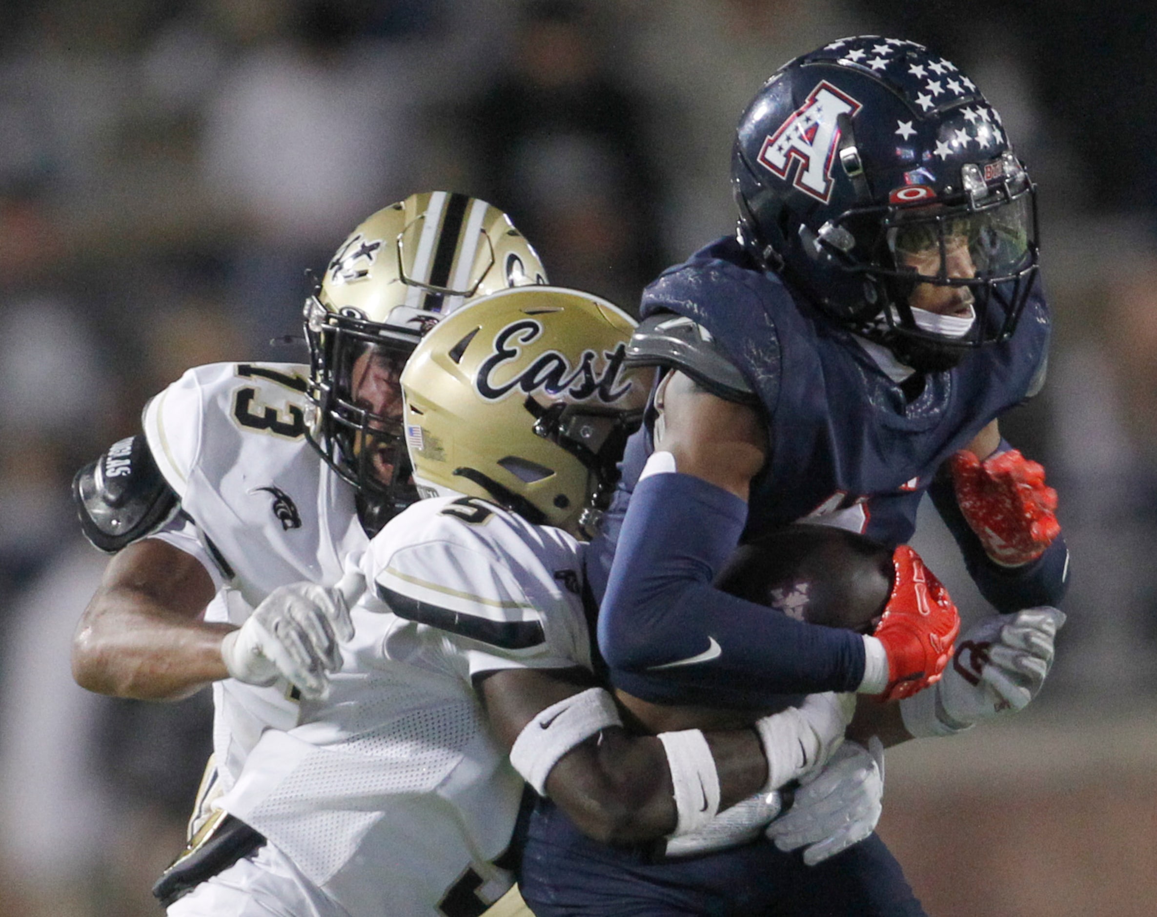 Allen receiver Donnell Gee (0), right, pulls in a reception before being tackled by Plano...