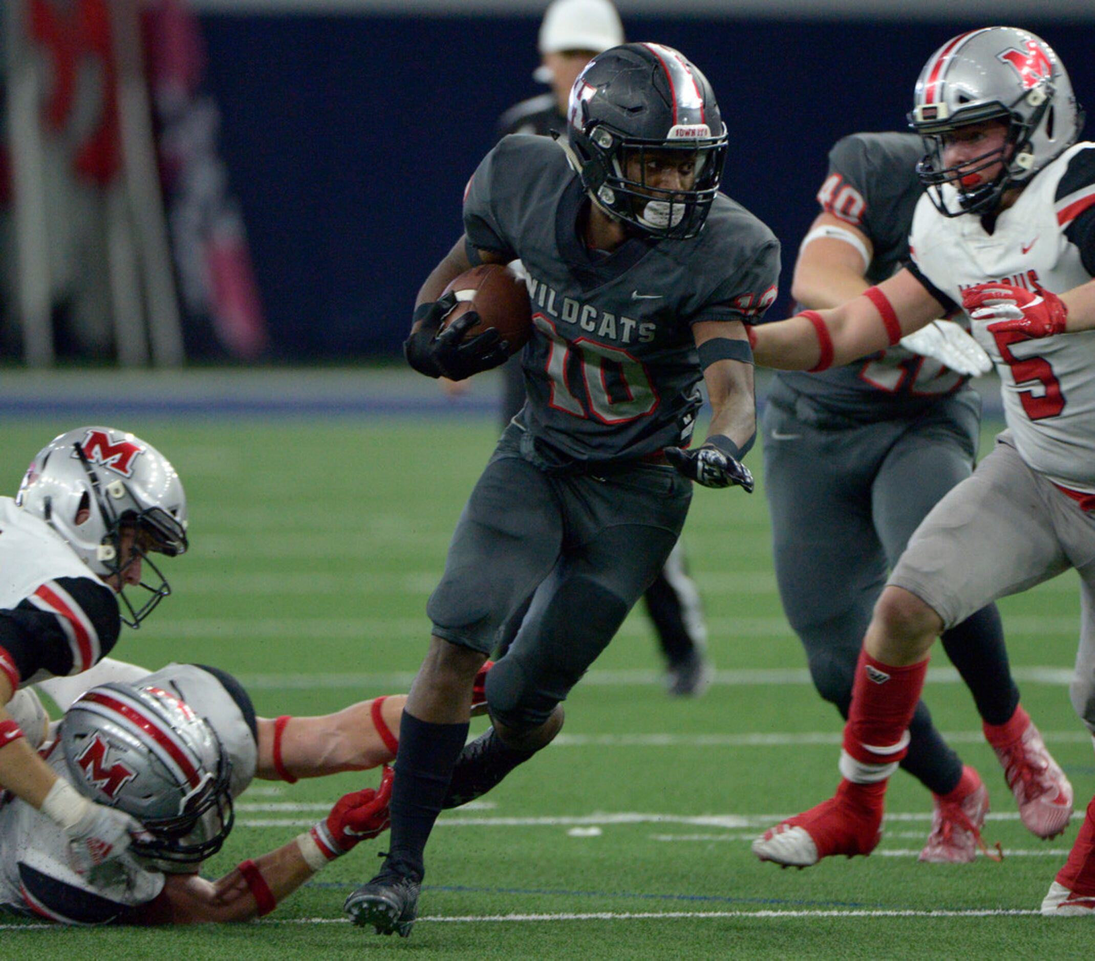 Lake Highland Dreveon Eatmonds (10) runs upfield past Flower Mound Marcus' Michael Carignan...