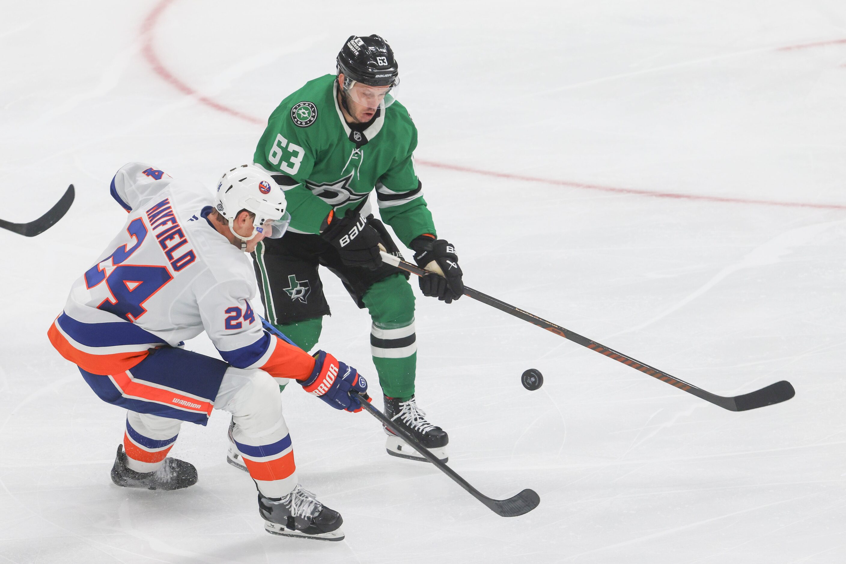 Dallas Stars right wing Evgenii Dadonov (63) fights for the puck against New York Islanders...