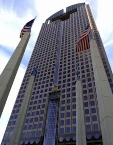  Law firm Greenberg Traurig has decided to keep its office in Chase Tower.