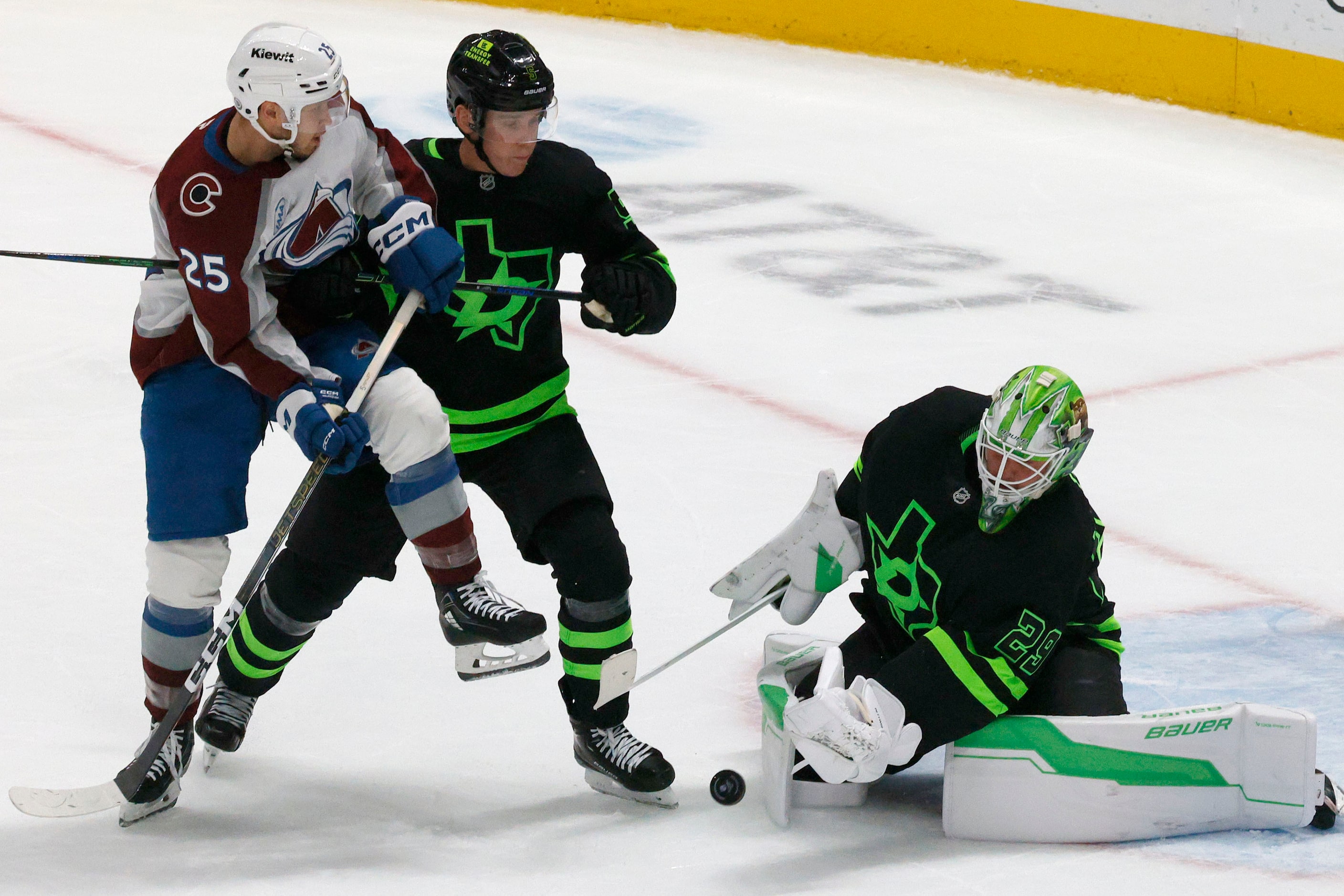 Dallas Stars goaltender Jake Oettinger (29) makes a save against Colorado Avalanche right...