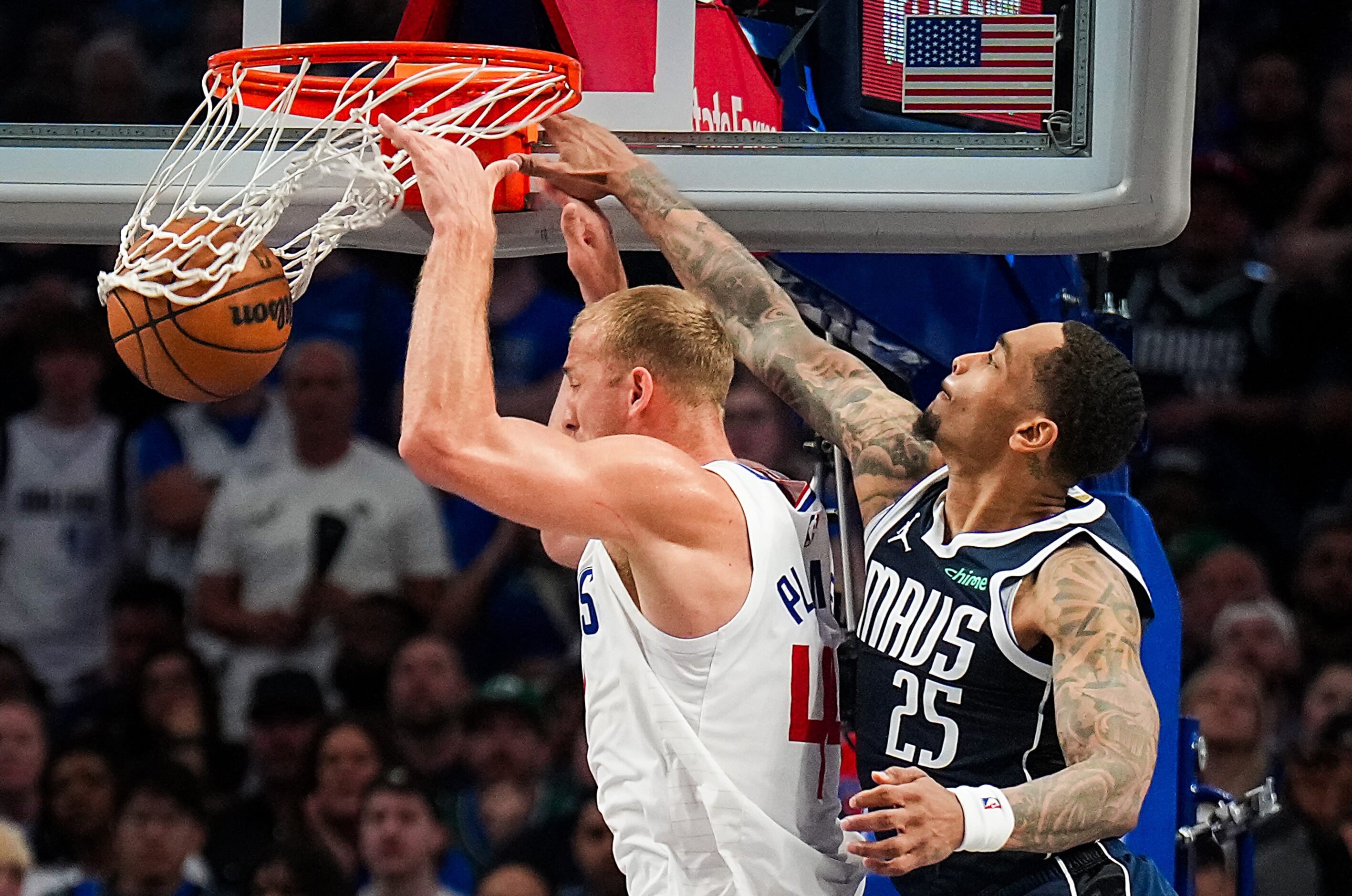 LA Clippers center Mason Plumlee (44) dunks the ball against Dallas Mavericks forward P.J....