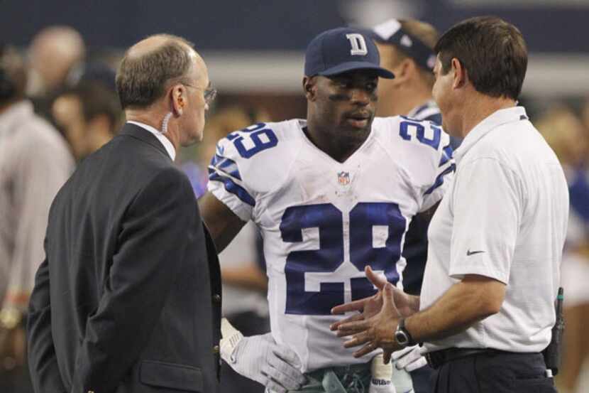 Dallas Cowboys running back DeMarco Murray (29) talks to trainers after being injured...