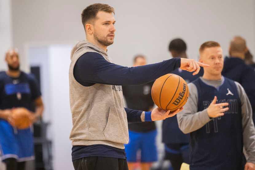 Dallas Mavericks guard Luka Dončić (77) motions to a teammate during practice at the...