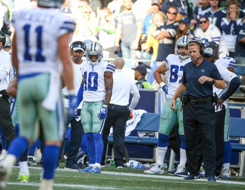 Dallas Cowboys wide receiver Tavon Austin (10) and head coach Jason Garrett look on as Earl...
