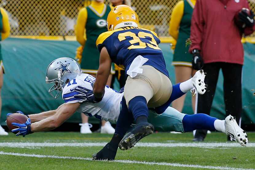 Cole Beasley scores during the first half of their game Sunday, October 16, 2016 at Lambeau...