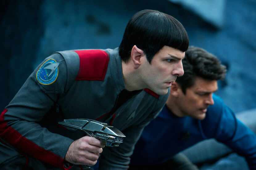 Zachary Quinto, izq. y Karl Urban en una escena de “Star Trek Beyond”. (Kimberley...