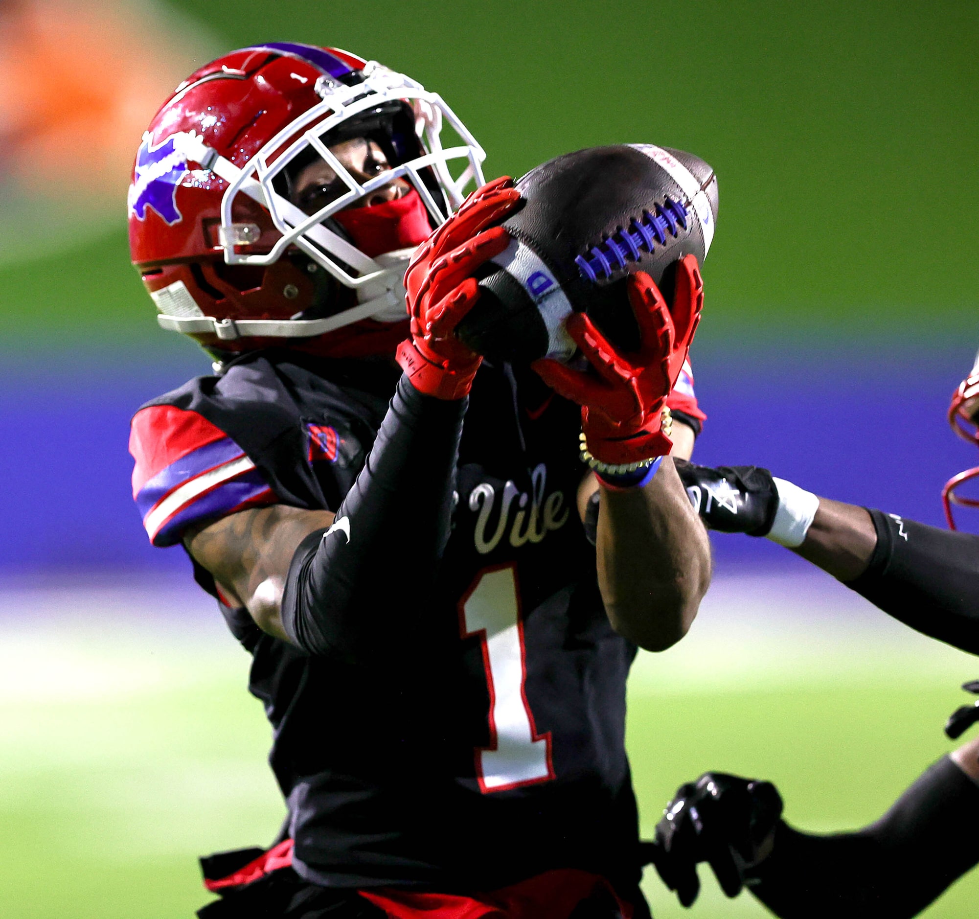 Duncanville wide receiver Dakorien Moore (1) reaches out for a touchdown reception against...