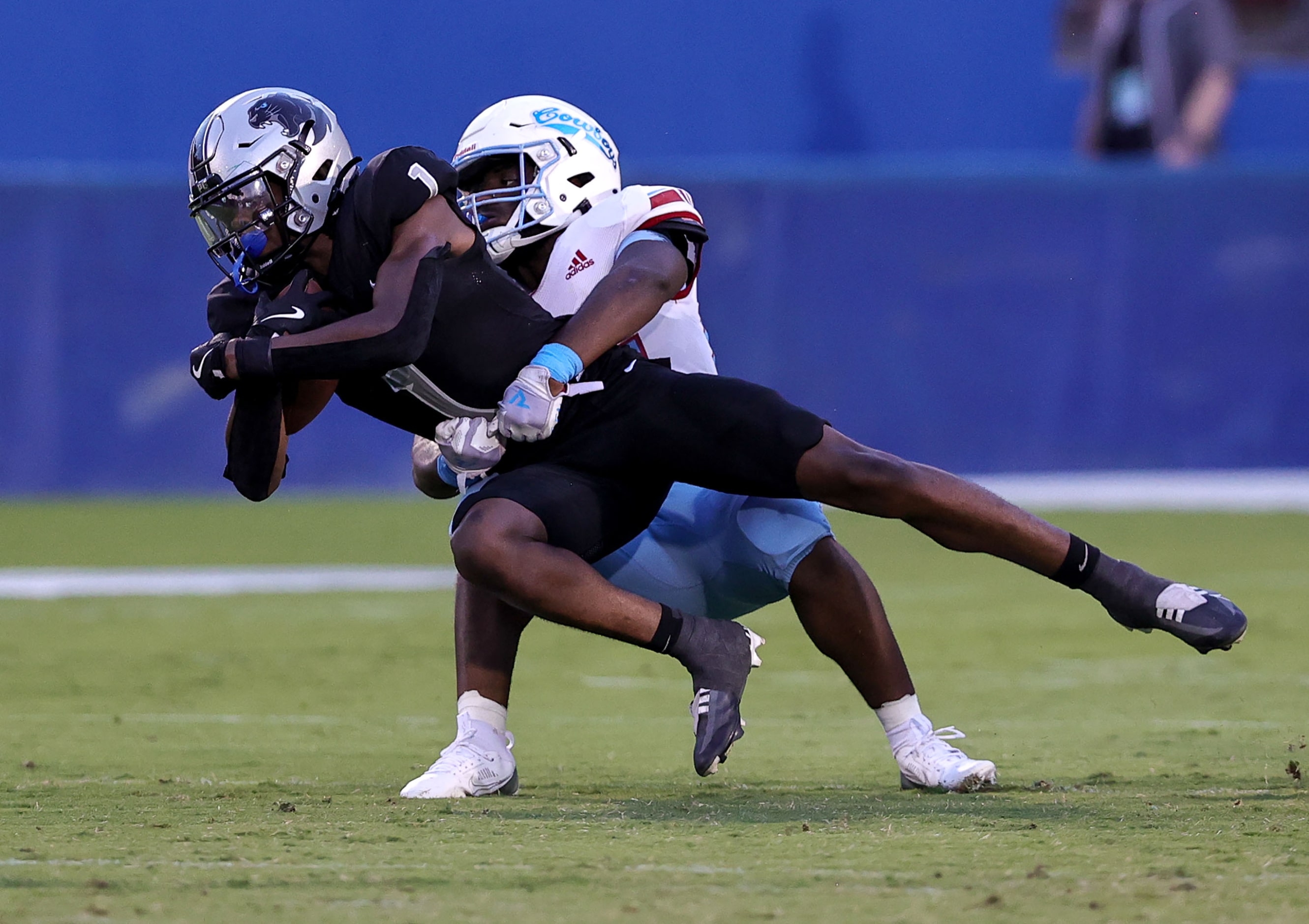 Frisco Panther Creek wide receiver Sentel Simpson (1) makes a reception in front of Dallas...