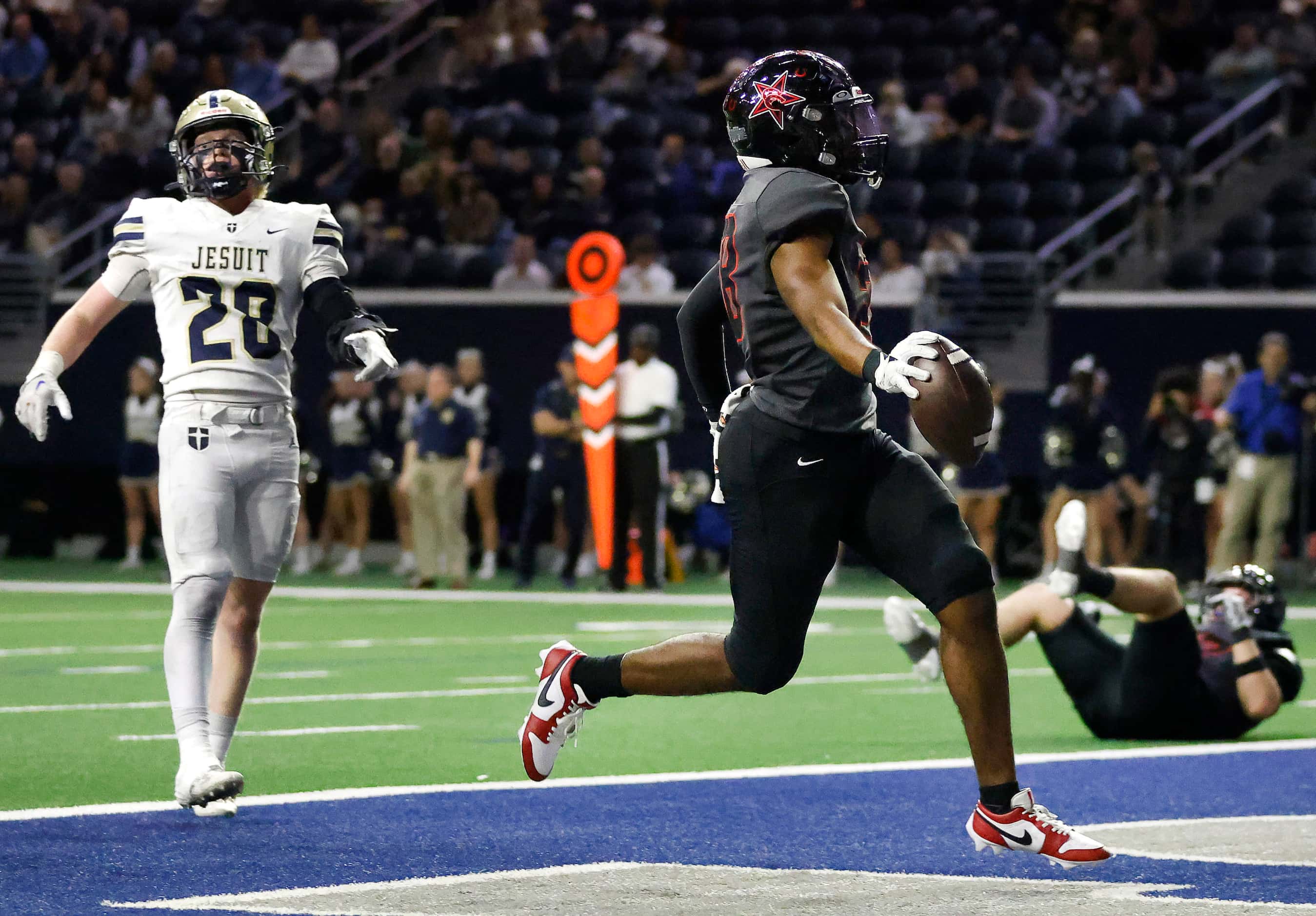 Coppell running back Xavier Mosely (28) scores a late second quarter touchdown against...