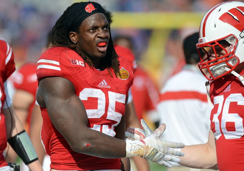 Jan 1, 2015; Tampa, FL, USA; Wisconsin Badgers running back Melvin Gordon (25) celebrates...