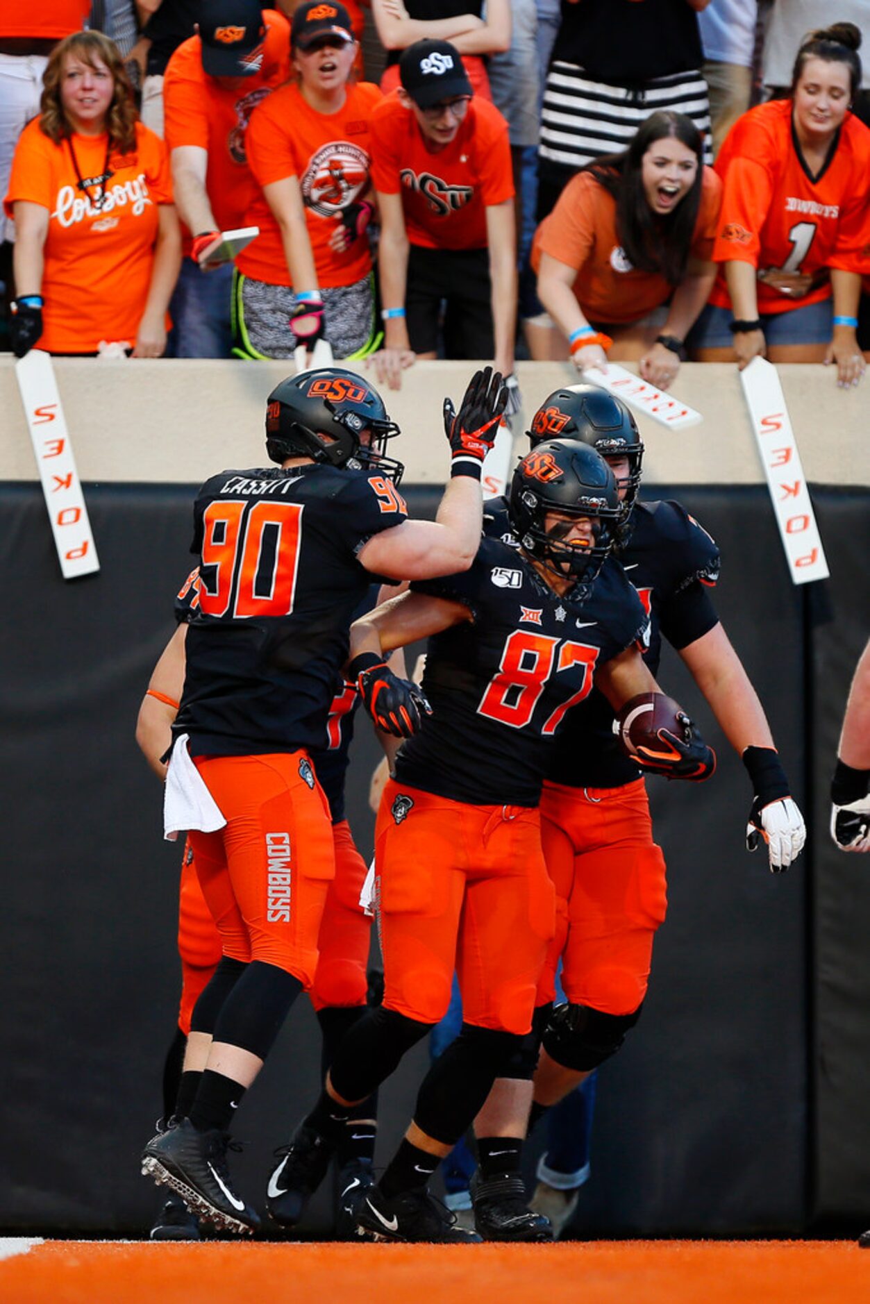 STILLWATER, OK - SEPTEMBER 28:  Tight end Logan Carter #87 of the Oklahoma State Cowboys...