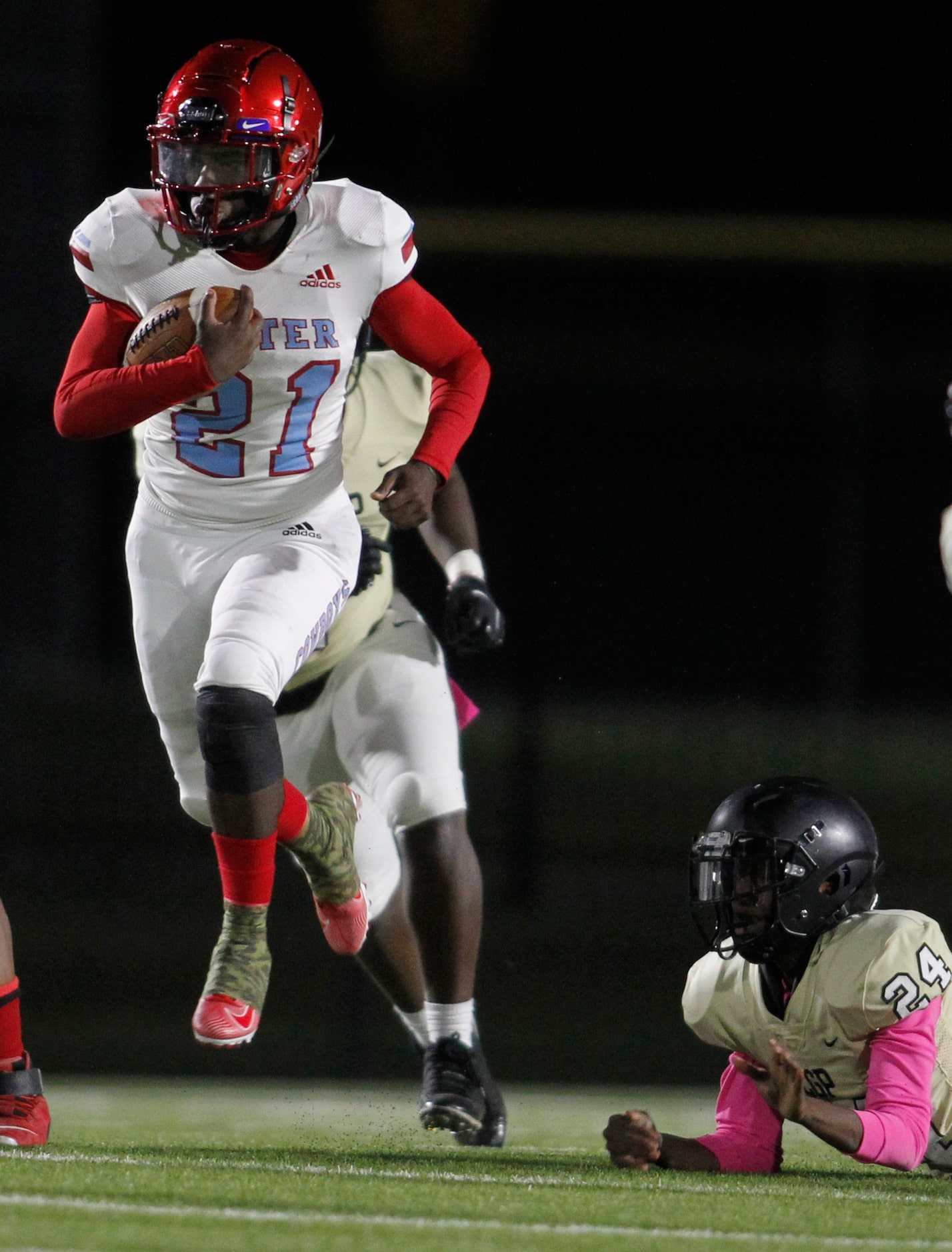 Dallas Carter running back Jaleen Jones (21) rambles into the Dallas Pinkston secondary as...