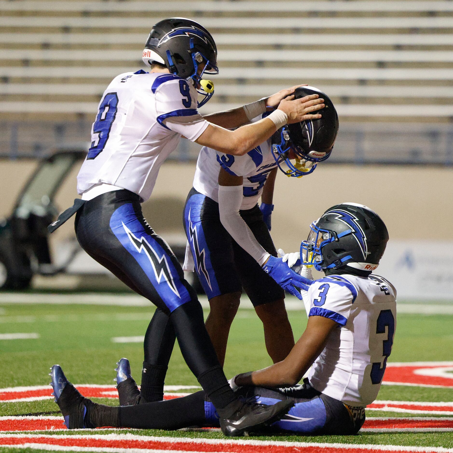 Dallas Christian quarterback Luke Carney (9) and wide receiver Zain Toliver (5) congratulate...