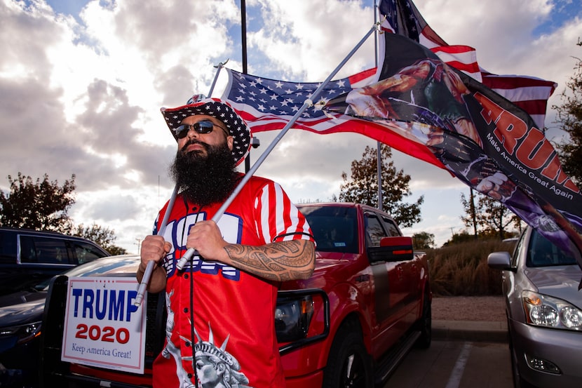 Josh Varela, seguidor de Trump, en el rally America is Great en Rockwall, el domingo 8. 